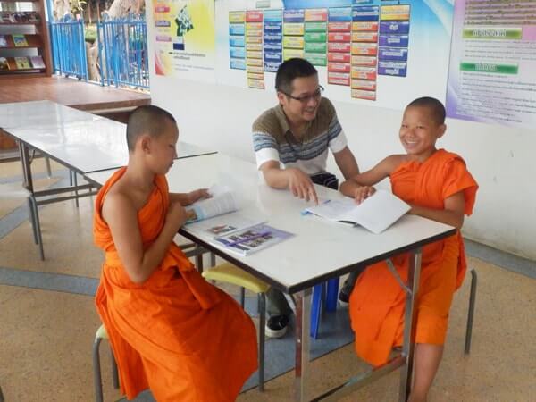 ワットサケーオ孤児院僧侶を目指す子供