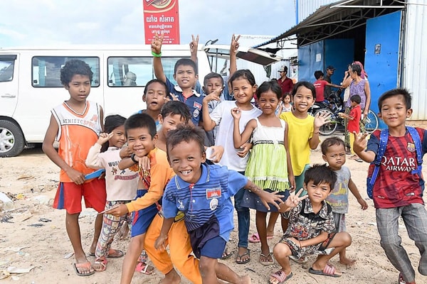 カンボジアスラム、孤児院、職業訓練所を訪ねるツアー