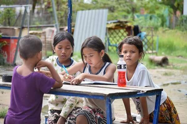 カンボジア政府の子供達への対応