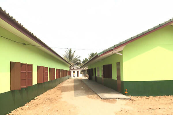小学校と幼稚園の壁の色