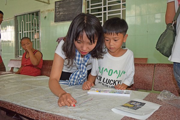 東南アジアの子供達の支援活動
