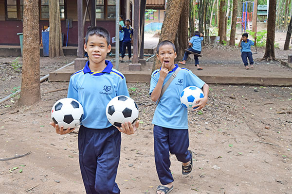 タイ子供の村学園孤児院サッカー