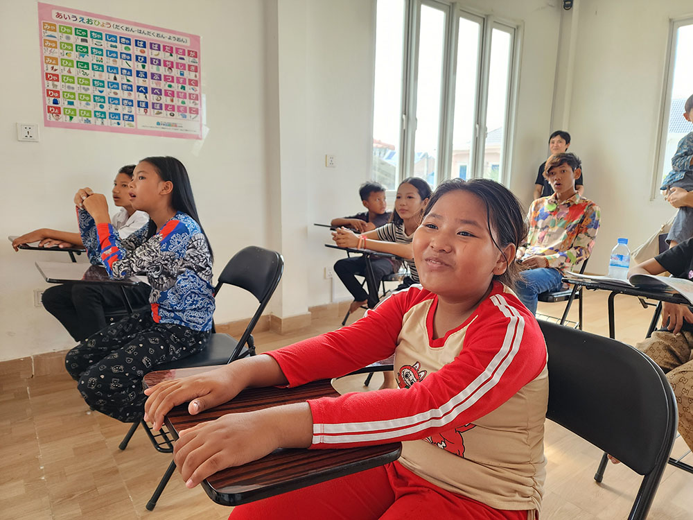 CHANG日本語学校で勉強する子ども達