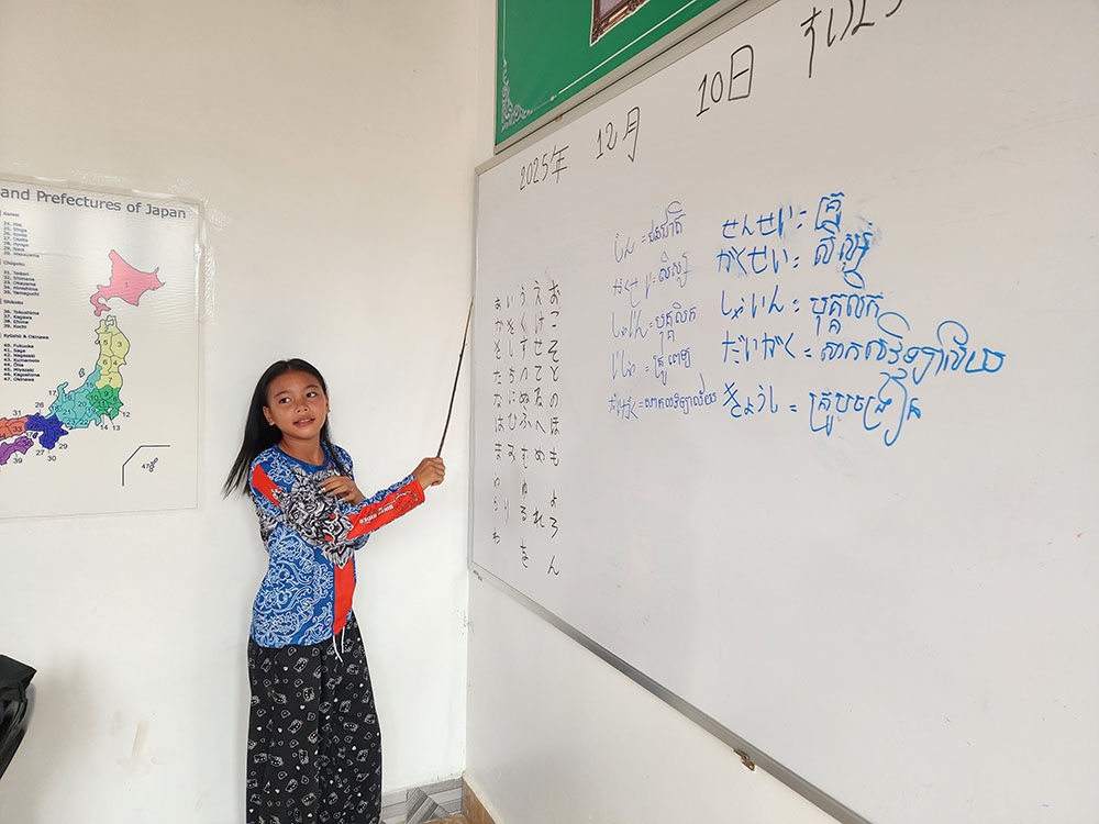CHANG日本語学校で勉強するこども
