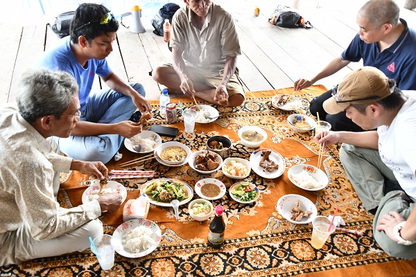 コンポンスプー州のビィントゥン村の村長